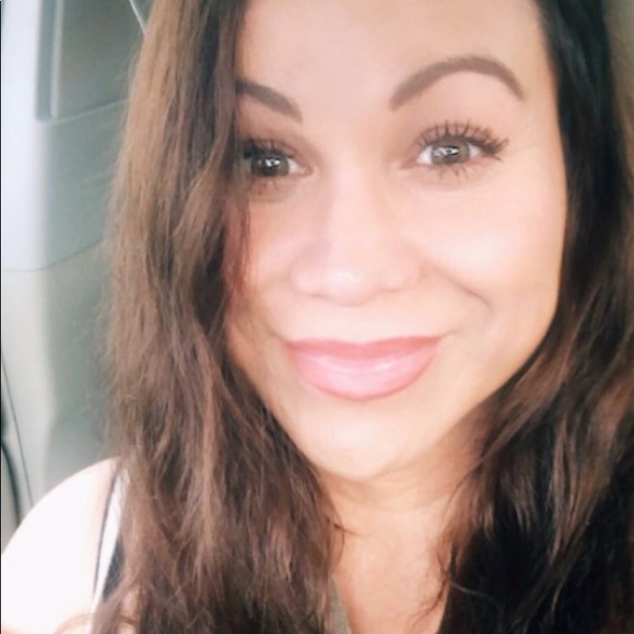 Meet your Posher, Cynthia - Picture 3 of 7